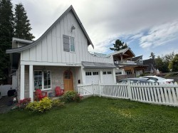 1436 129b Street Surrey, BC V4A 3Z5