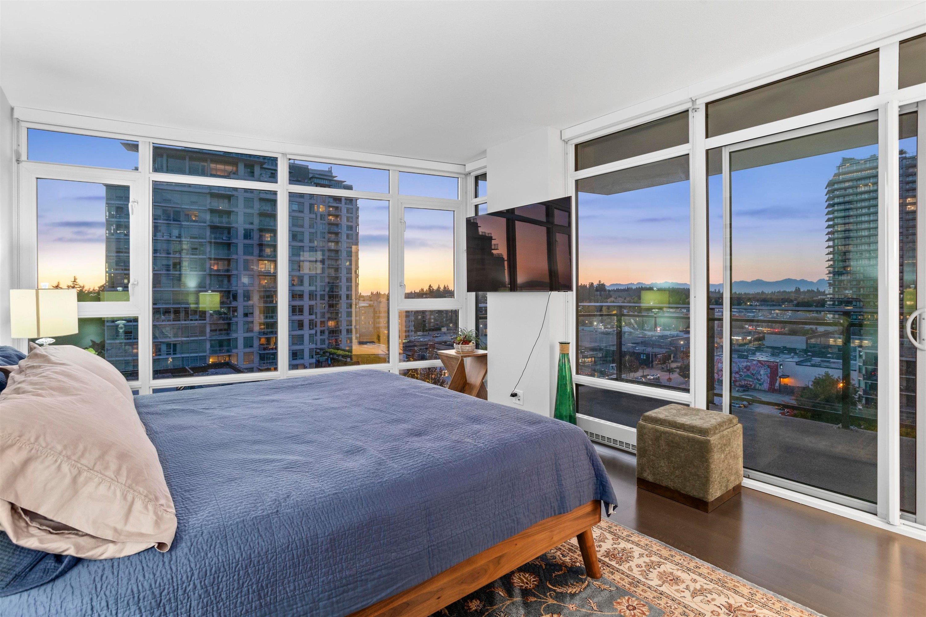 1202-1455 George Street, White Rock, BC