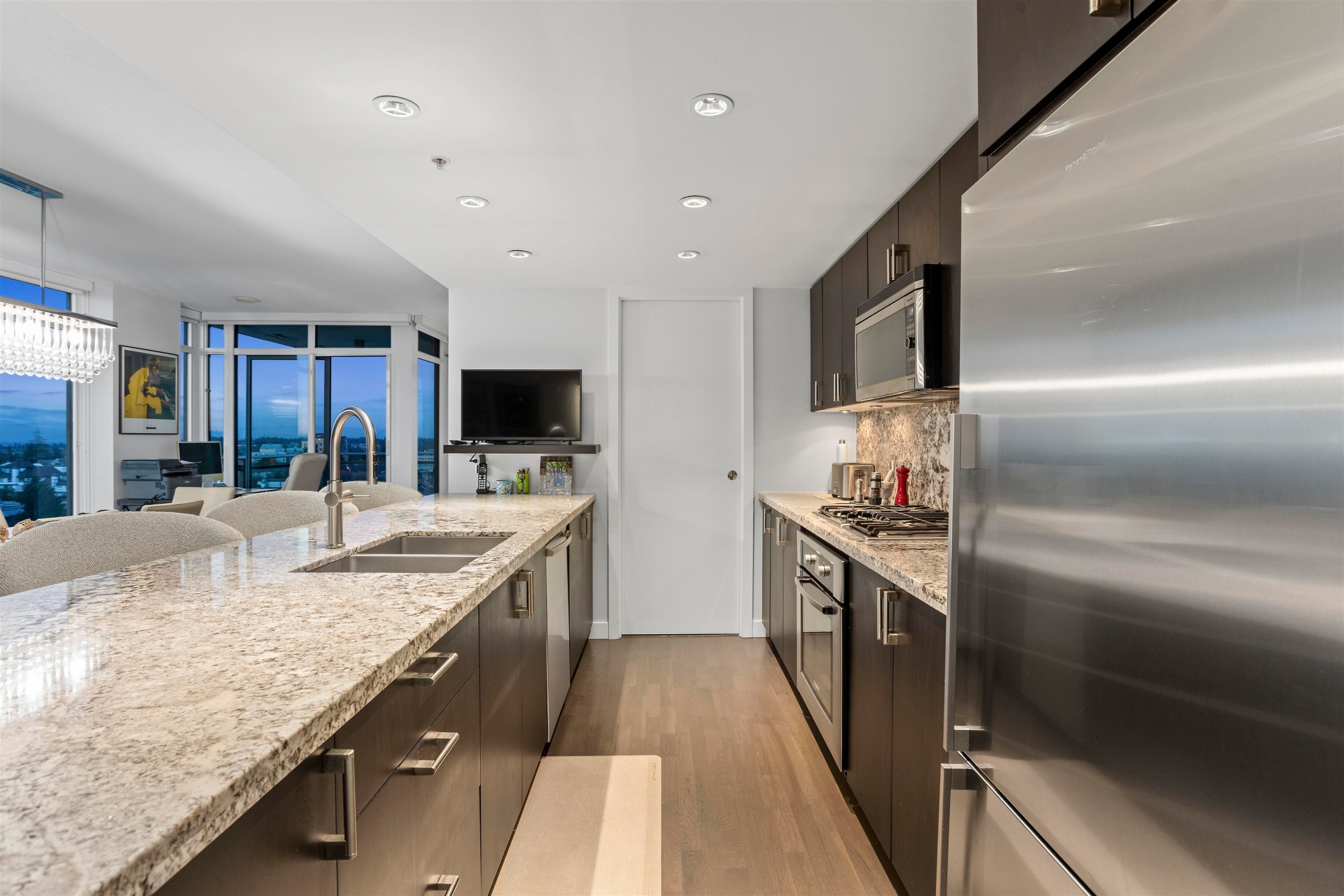 1202-1455 George Street, White Rock, BC