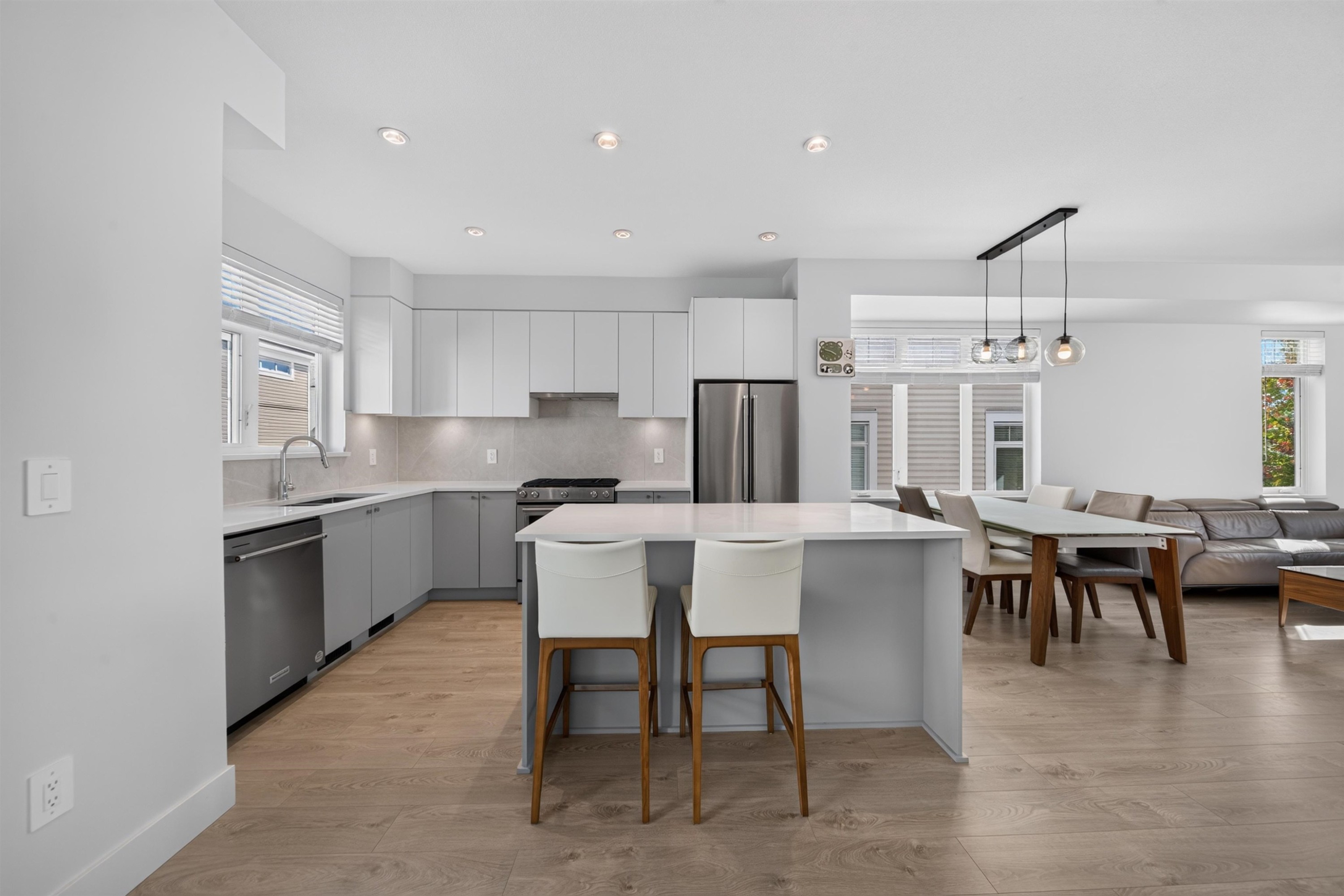 13-2070 Oak Meadows Drive, Surrey, BC