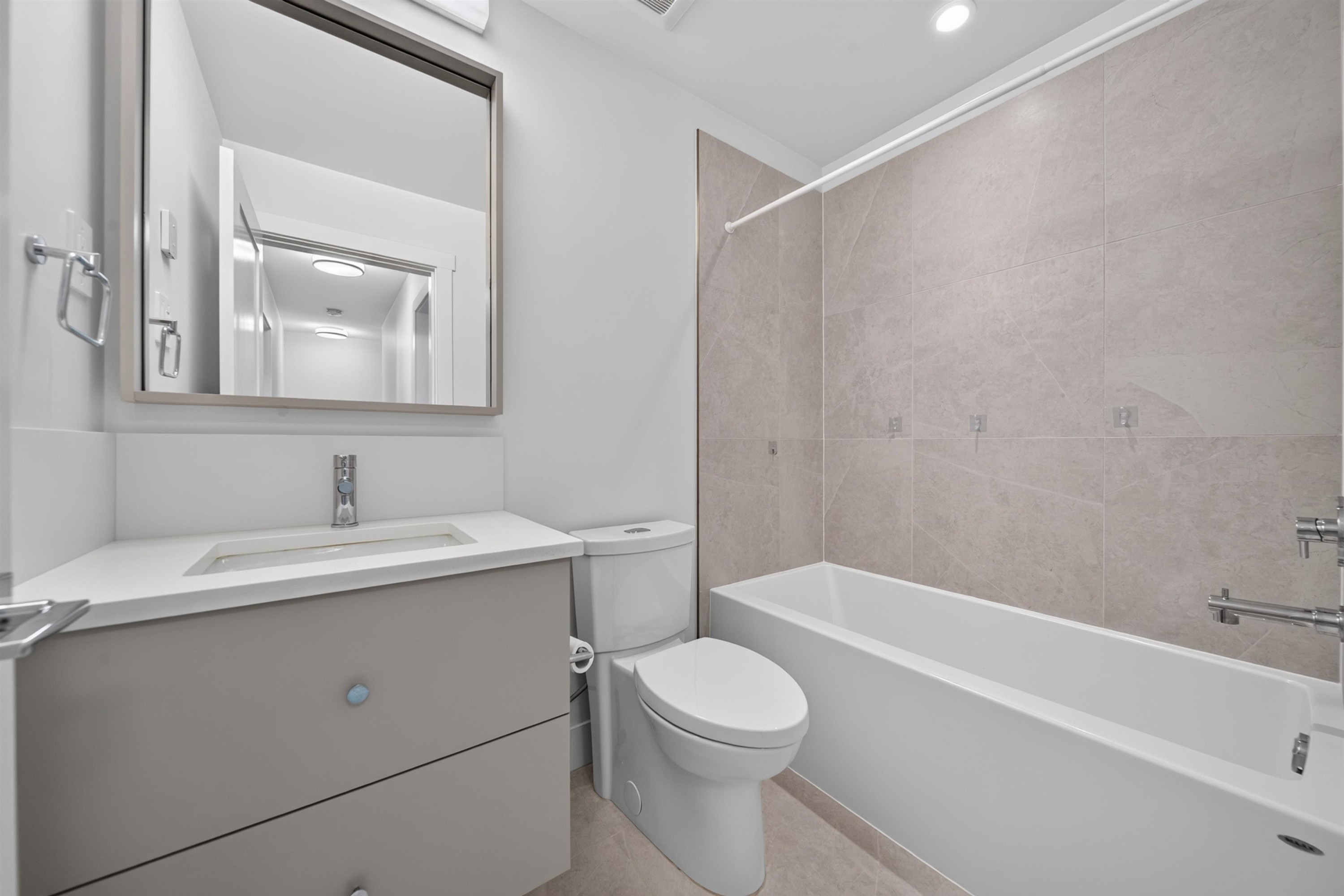13-2070 Oak Meadows Drive, Surrey, BC