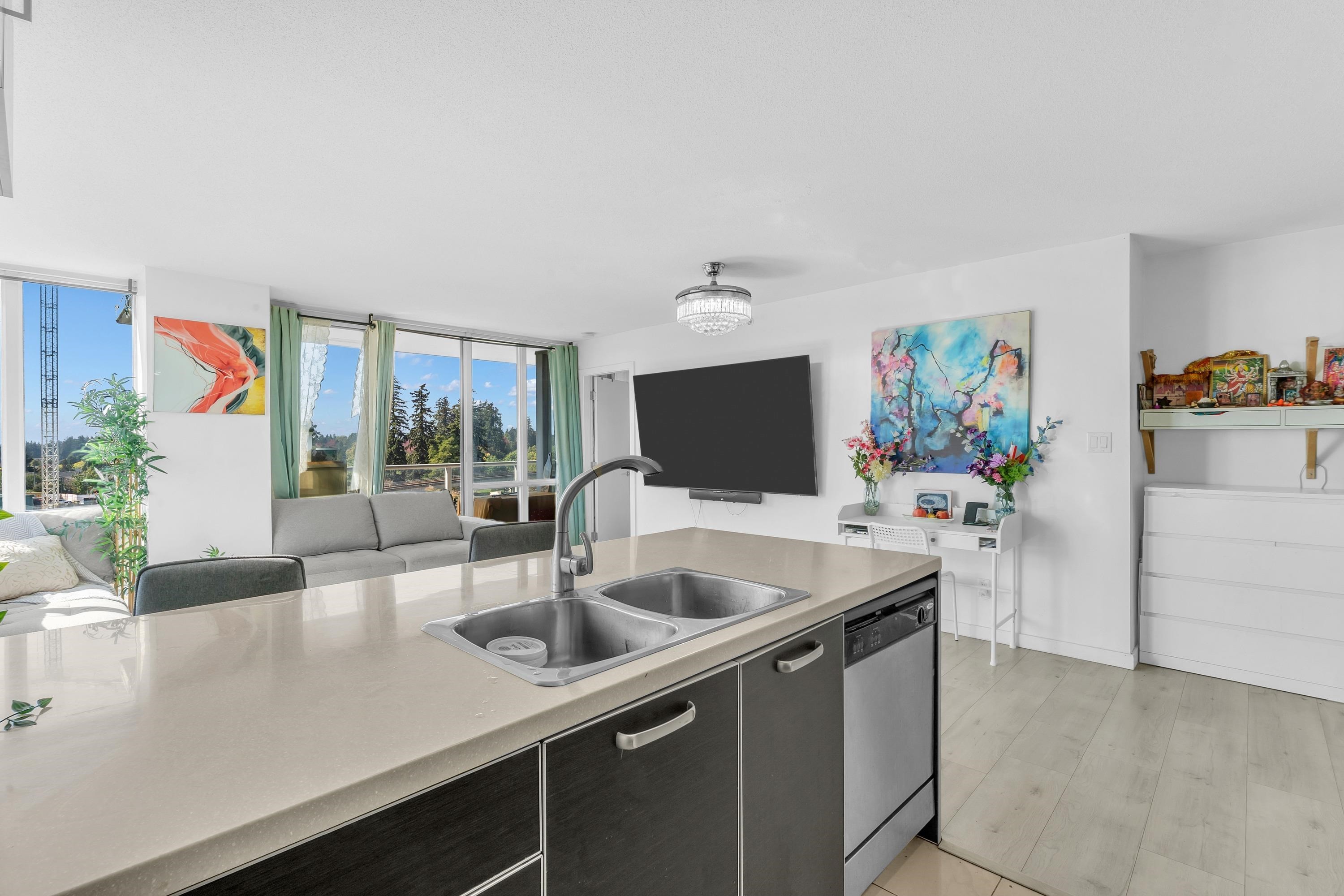 807-9981 Whalley Boulevard, Surrey, BC