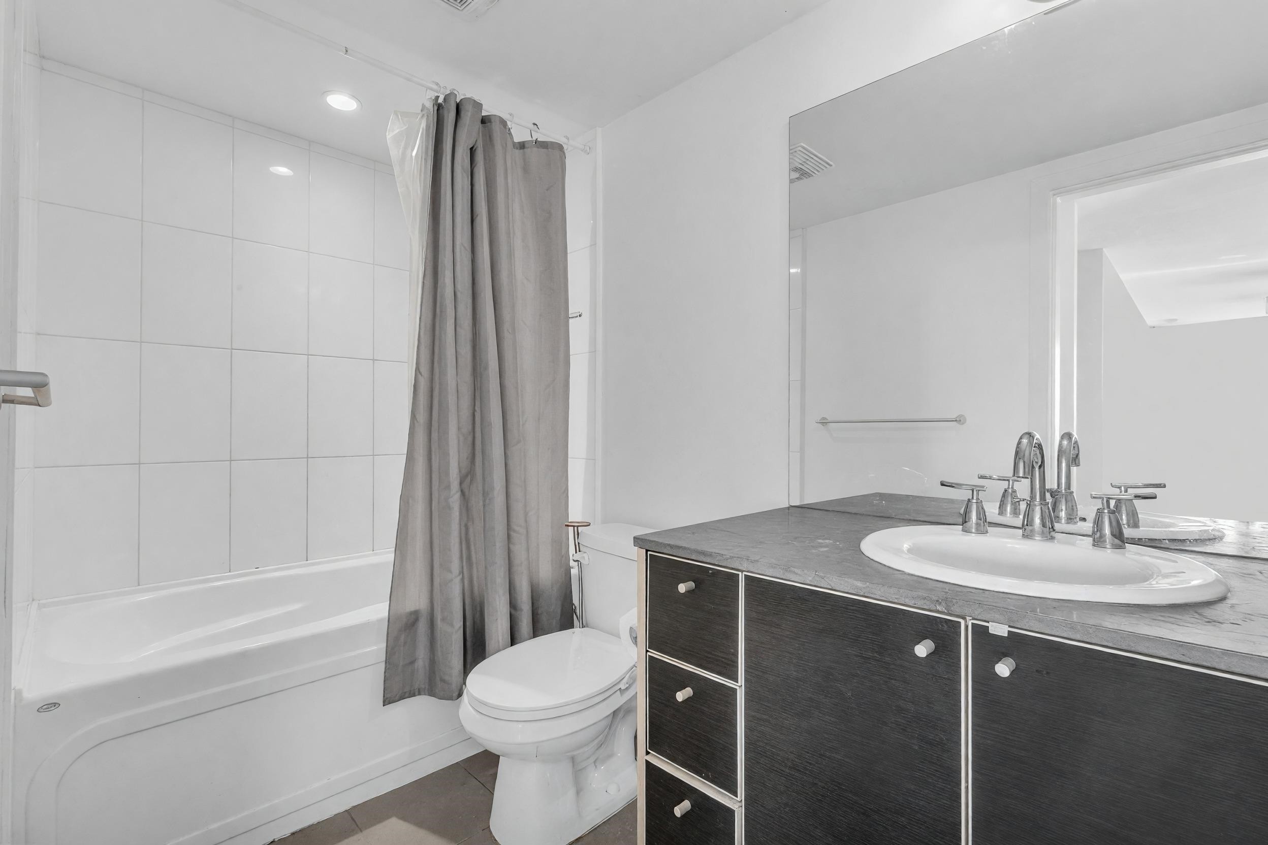 807-9981 Whalley Boulevard, Surrey, BC