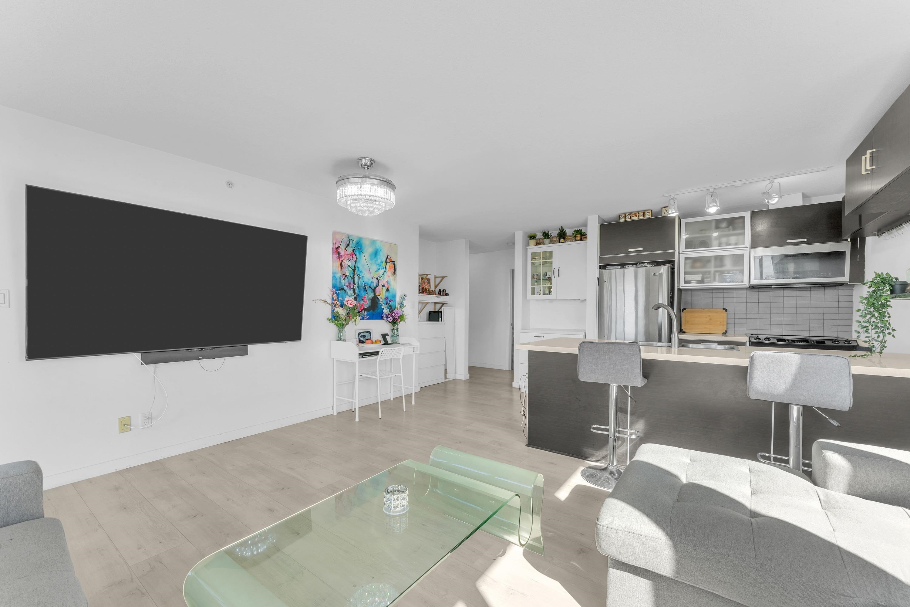 807-9981 Whalley Boulevard, Surrey, BC
