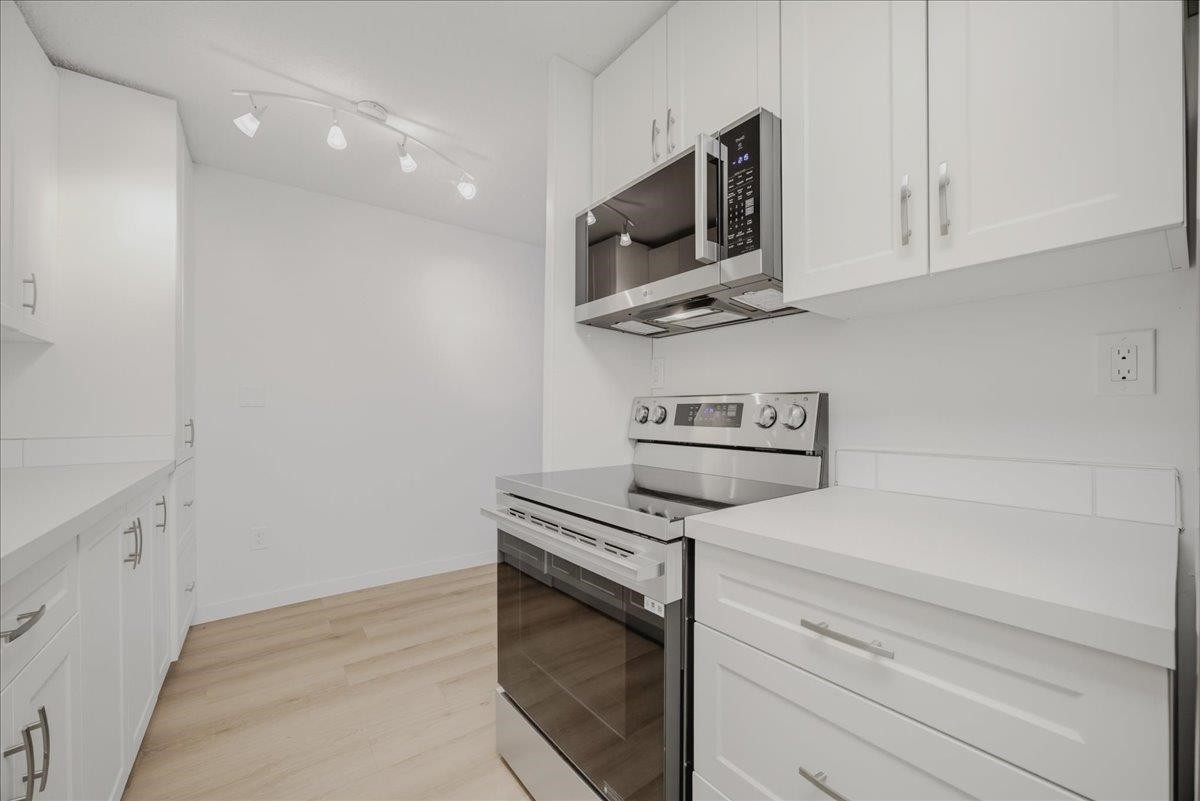 107-15020 North Bluff Road, White Rock, BC