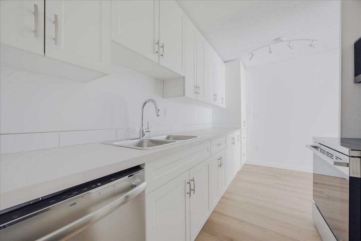 107-15020 North Bluff Road, White Rock, BC
