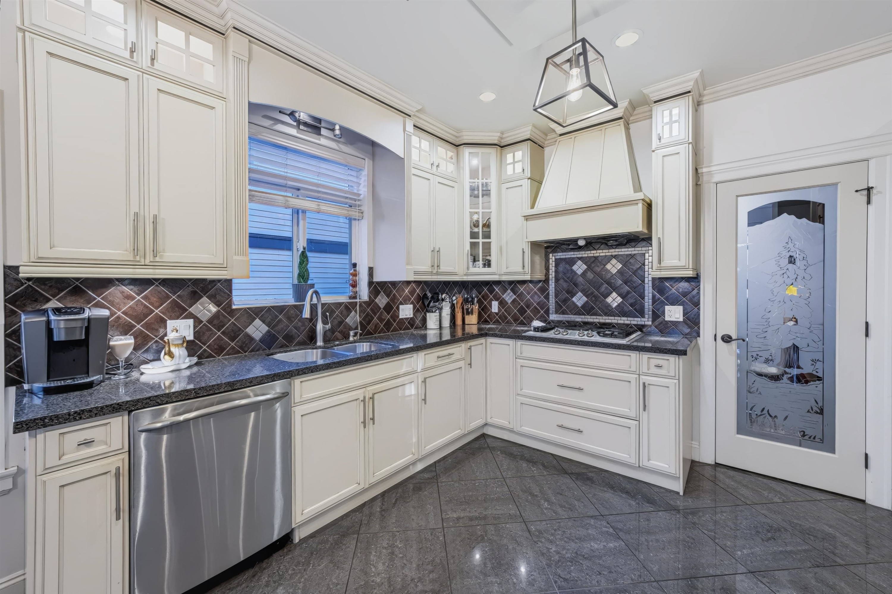 35708 Zanatta Place, Abbotsford, BC