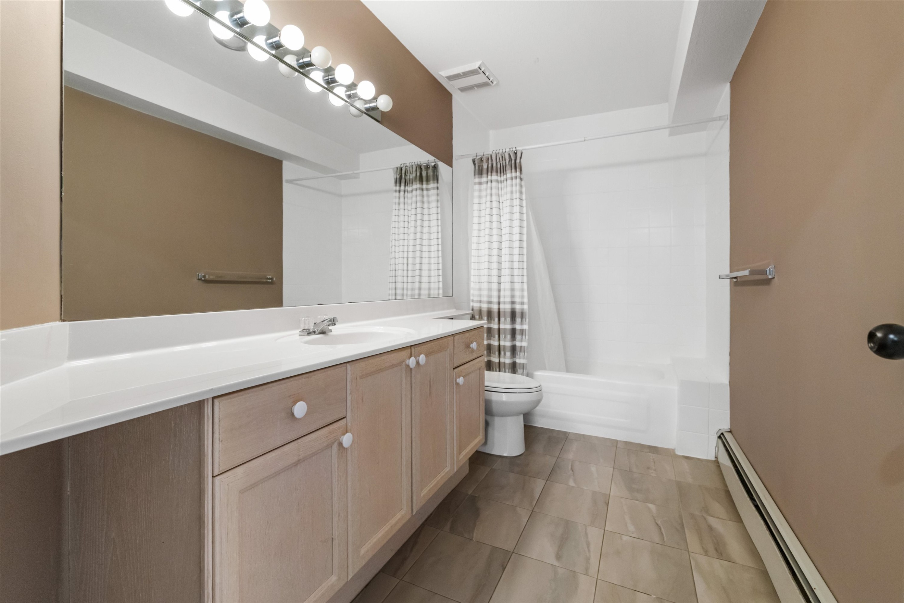 306-15233 Pacific Avenue, White Rock, BC