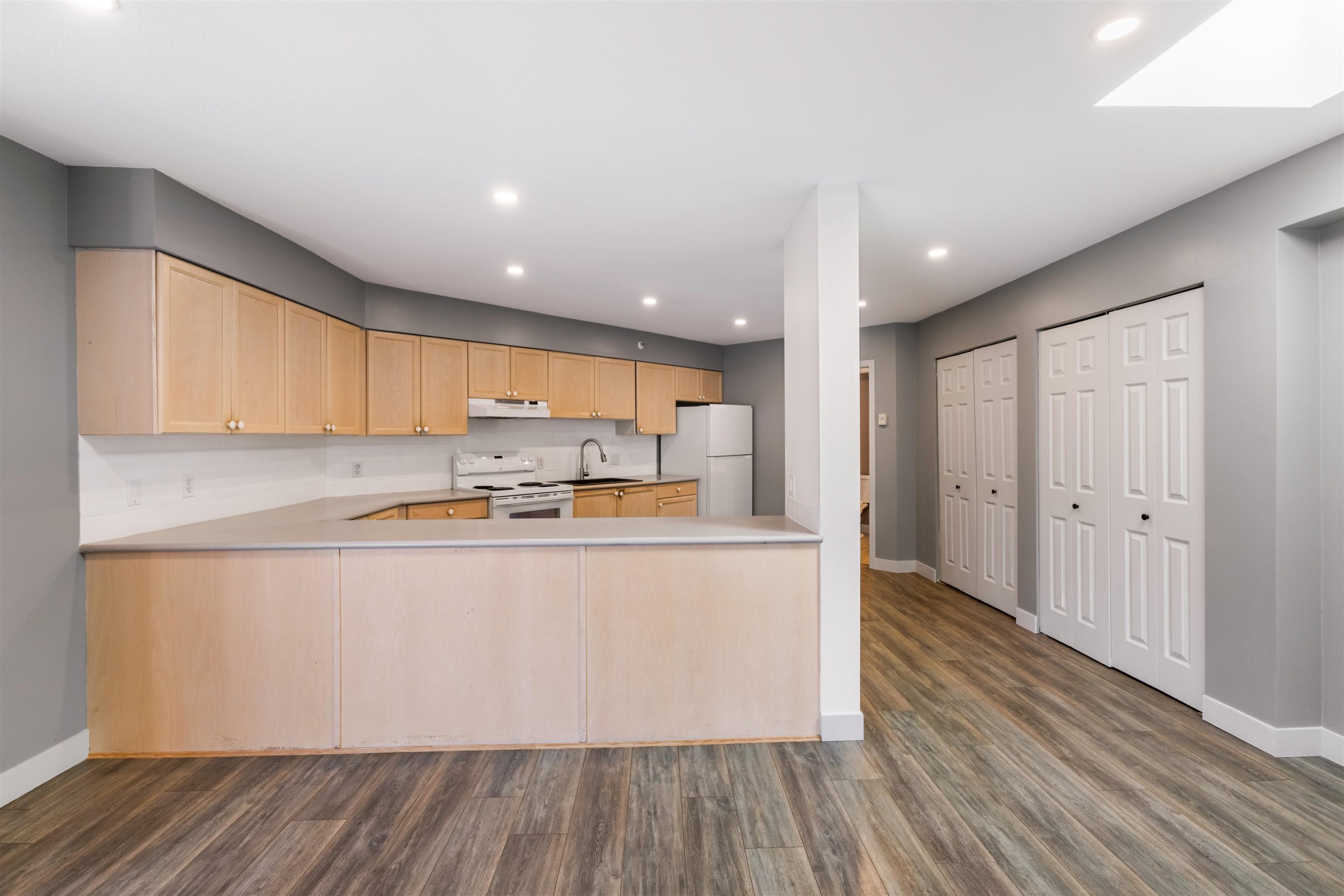 306-15233 Pacific Avenue, White Rock, BC