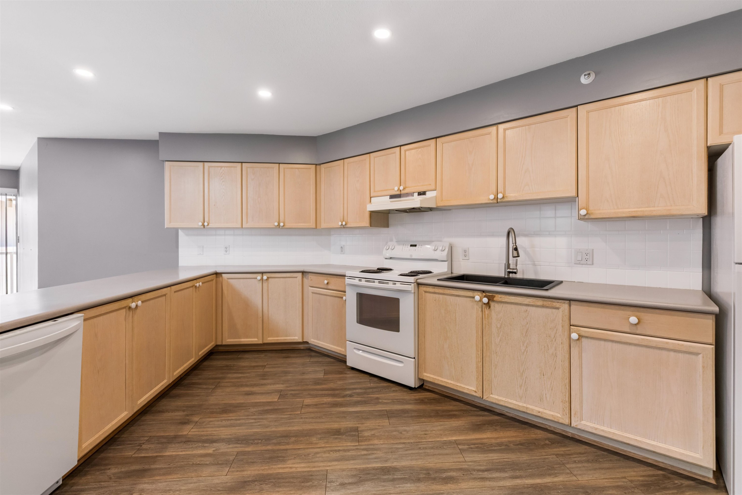 306-15233 Pacific Avenue, White Rock, BC