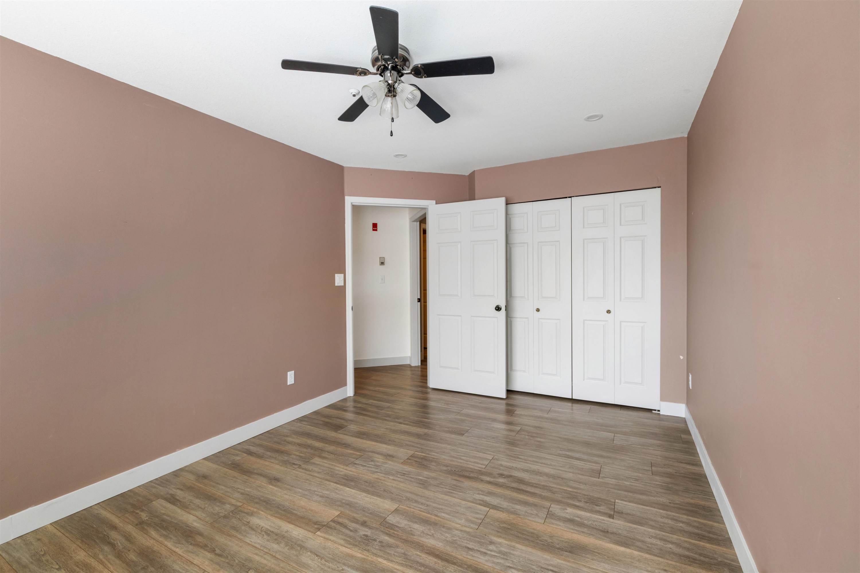 306-15233 Pacific Avenue, White Rock, BC