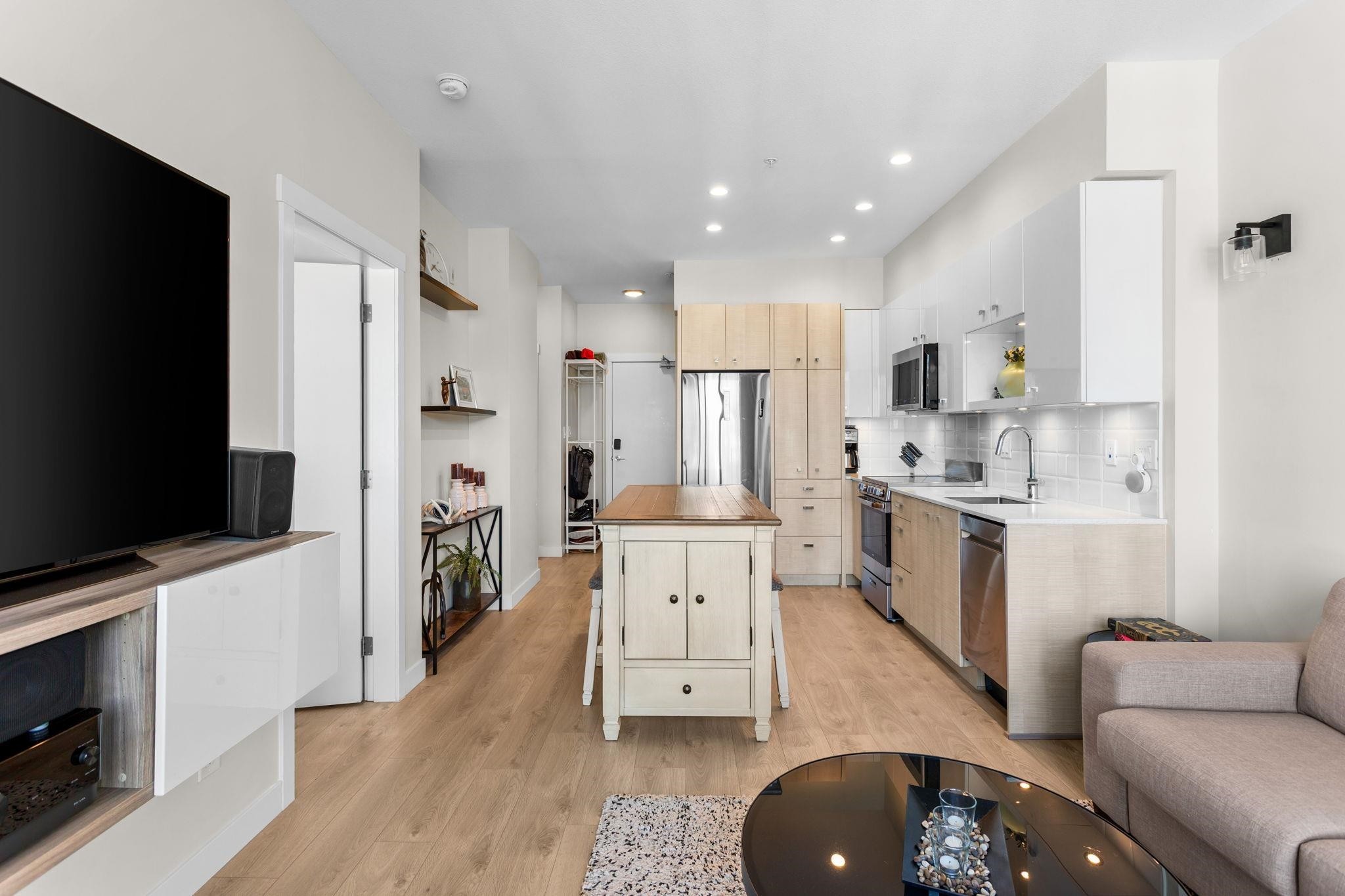 518-10838 Whalley Boulevard, Surrey, BC