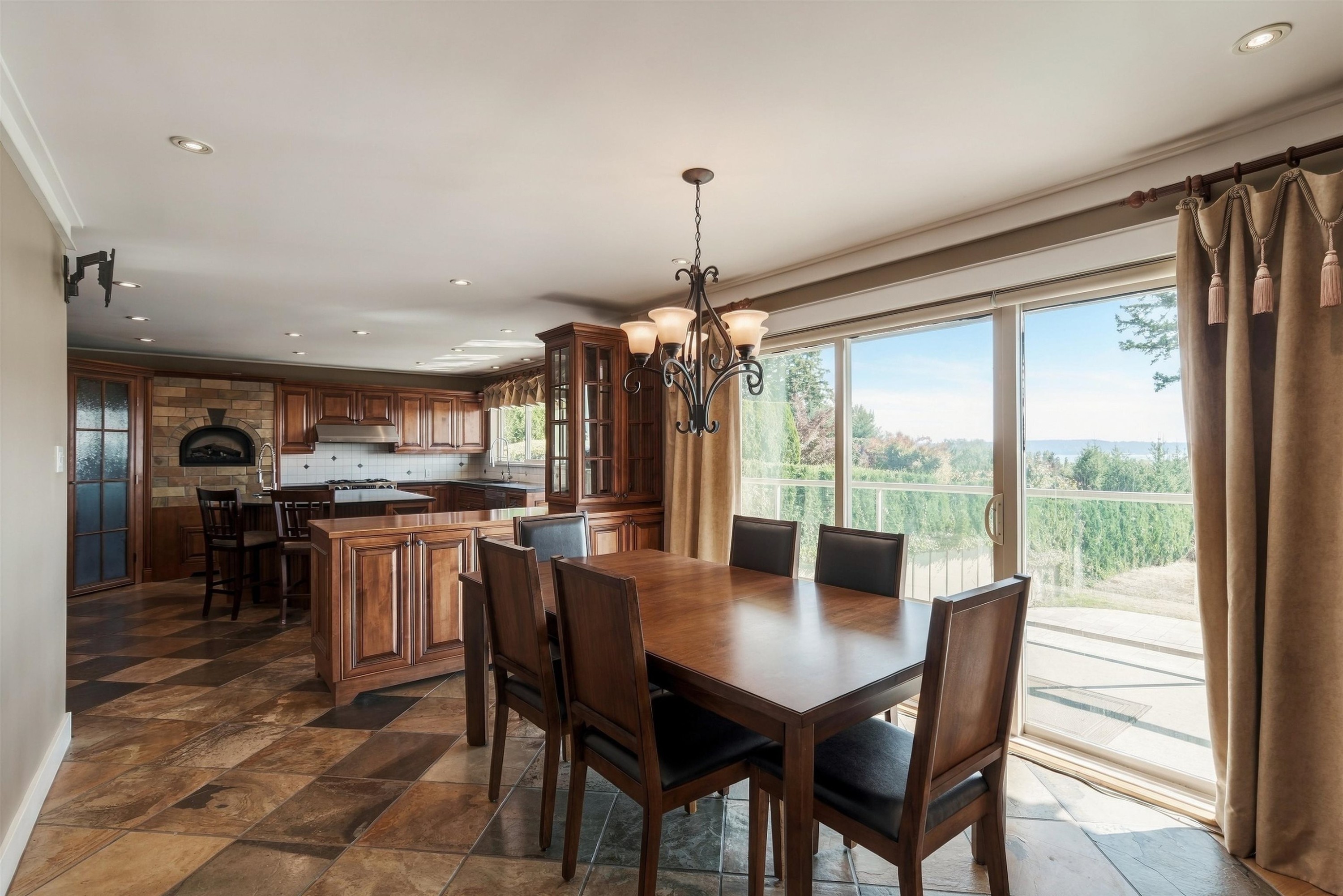 5575 Fairlight Crescent, Delta, BC