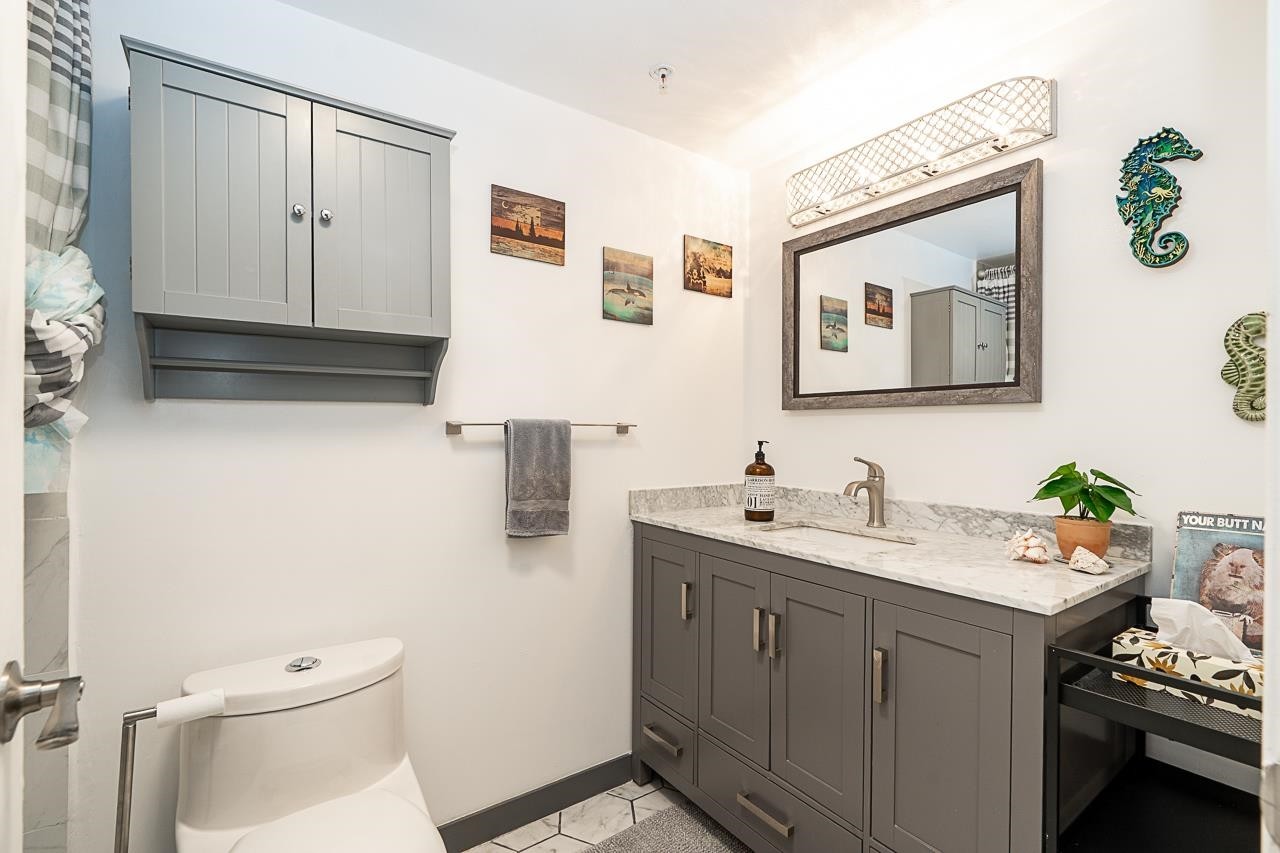 201-1440 George Street, White Rock, BC