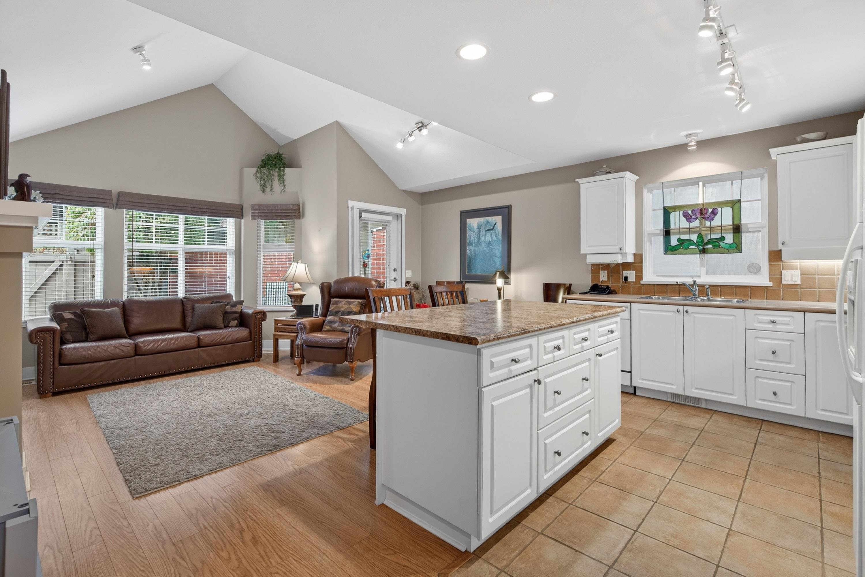 96-15500 Rosemary Heights Crescent, Surrey, BC