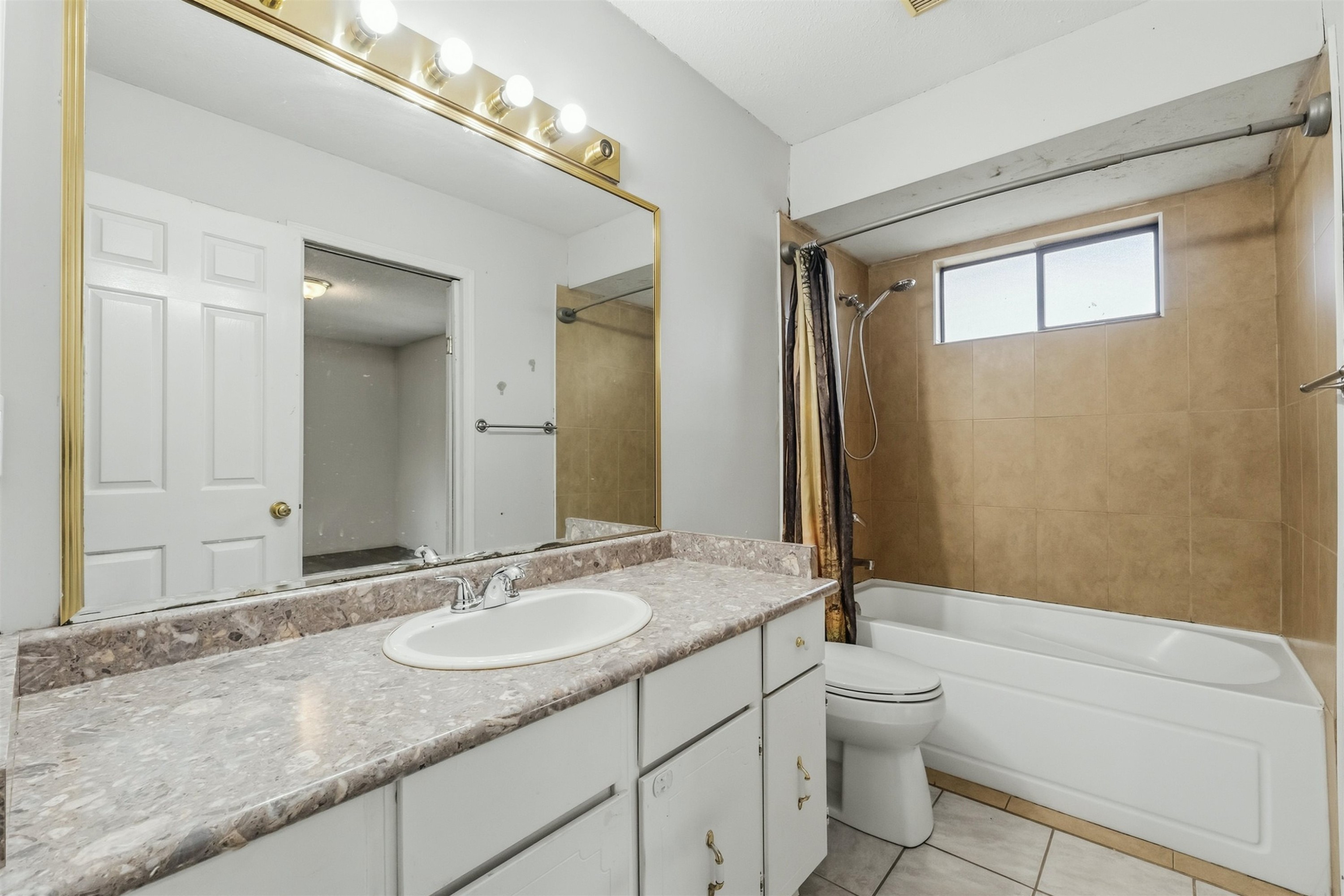 7258 140A Street, Surrey, BC