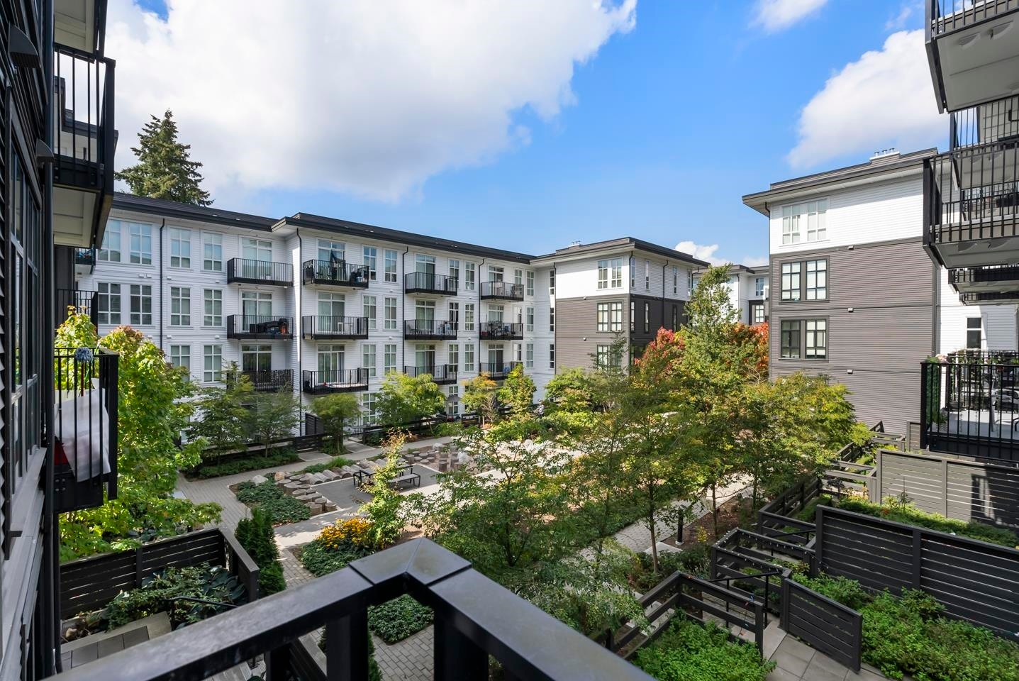 216-13933 105 Boulevard, Surrey, BC