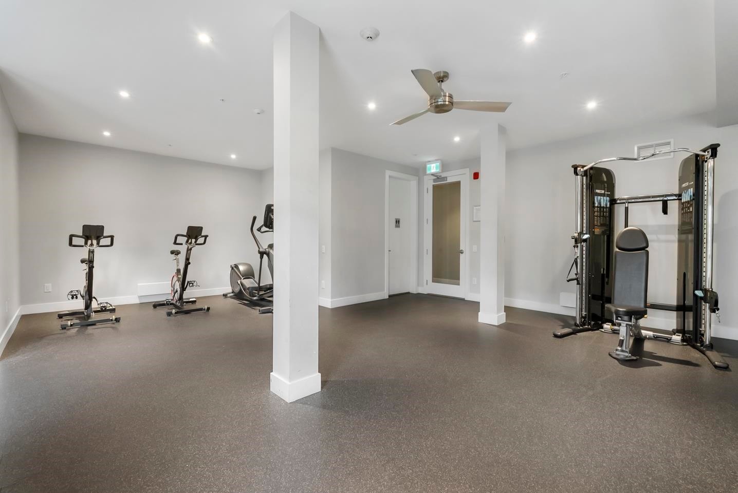 216-13933 105 Boulevard, Surrey, BC