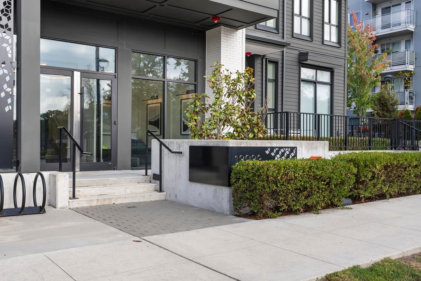 216-13933 105 Boulevard, Surrey, BC