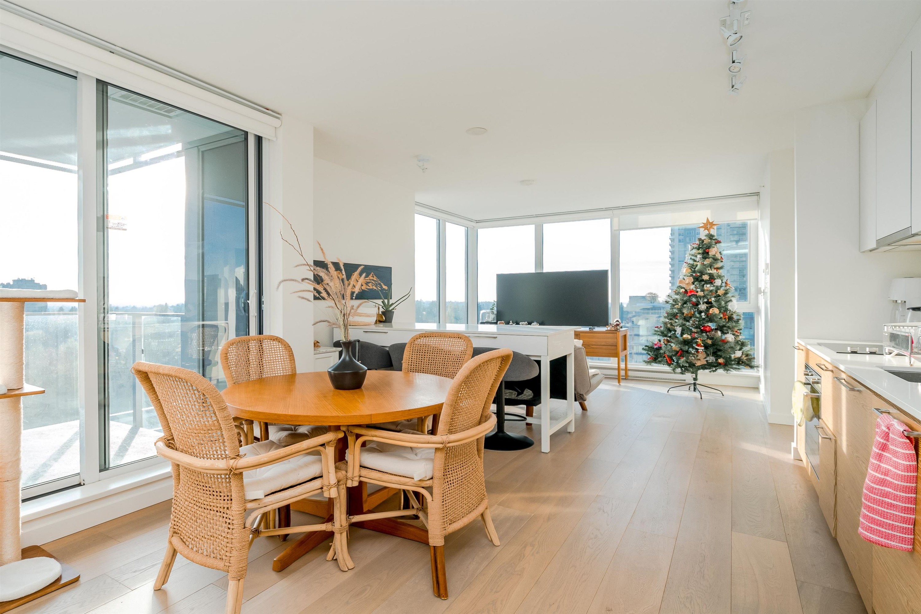 1802-13438 Central Avenue, Surrey, BC