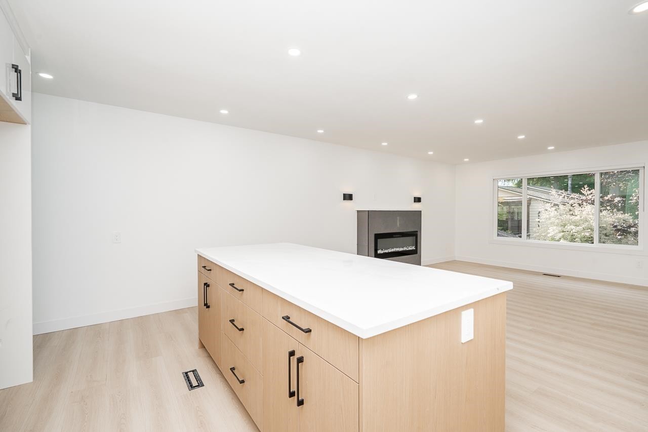 6738 128B Street, Surrey, BC