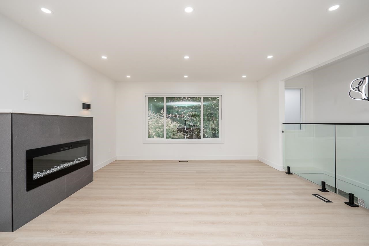 6738 128B Street, Surrey, BC