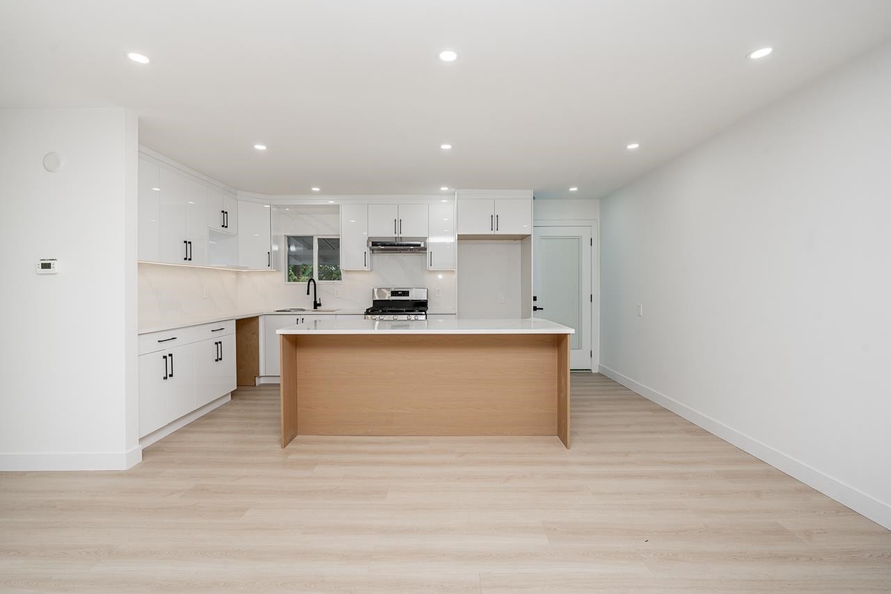 6738 128B Street, Surrey, BC