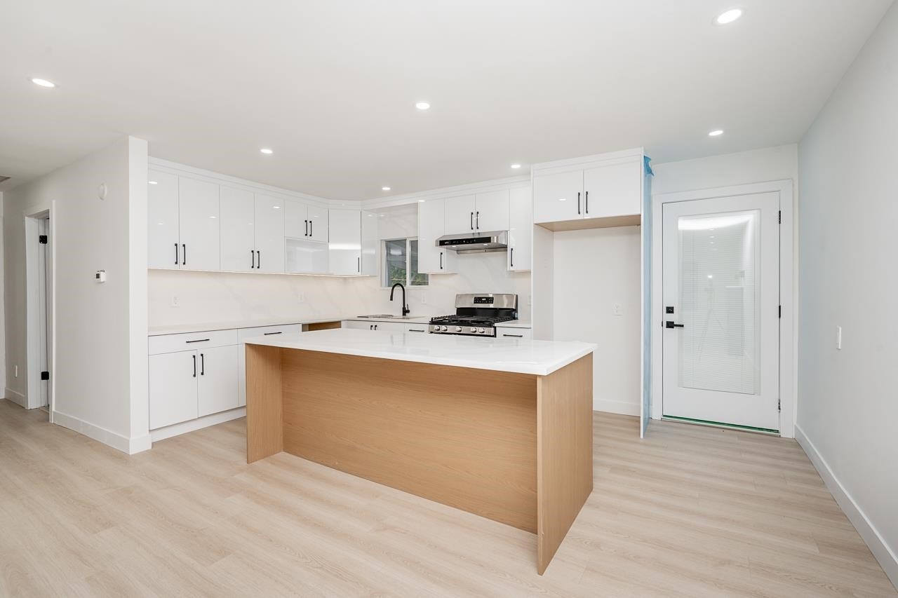 6738 128B Street, Surrey, BC