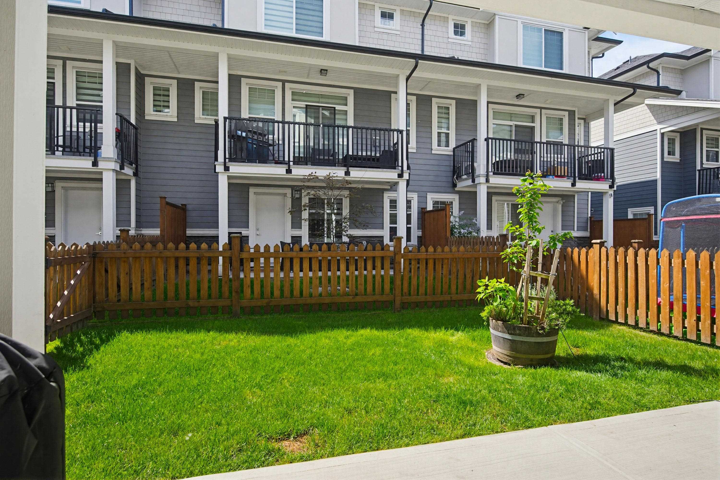 53-19501 74 Avenue, Surrey, BC