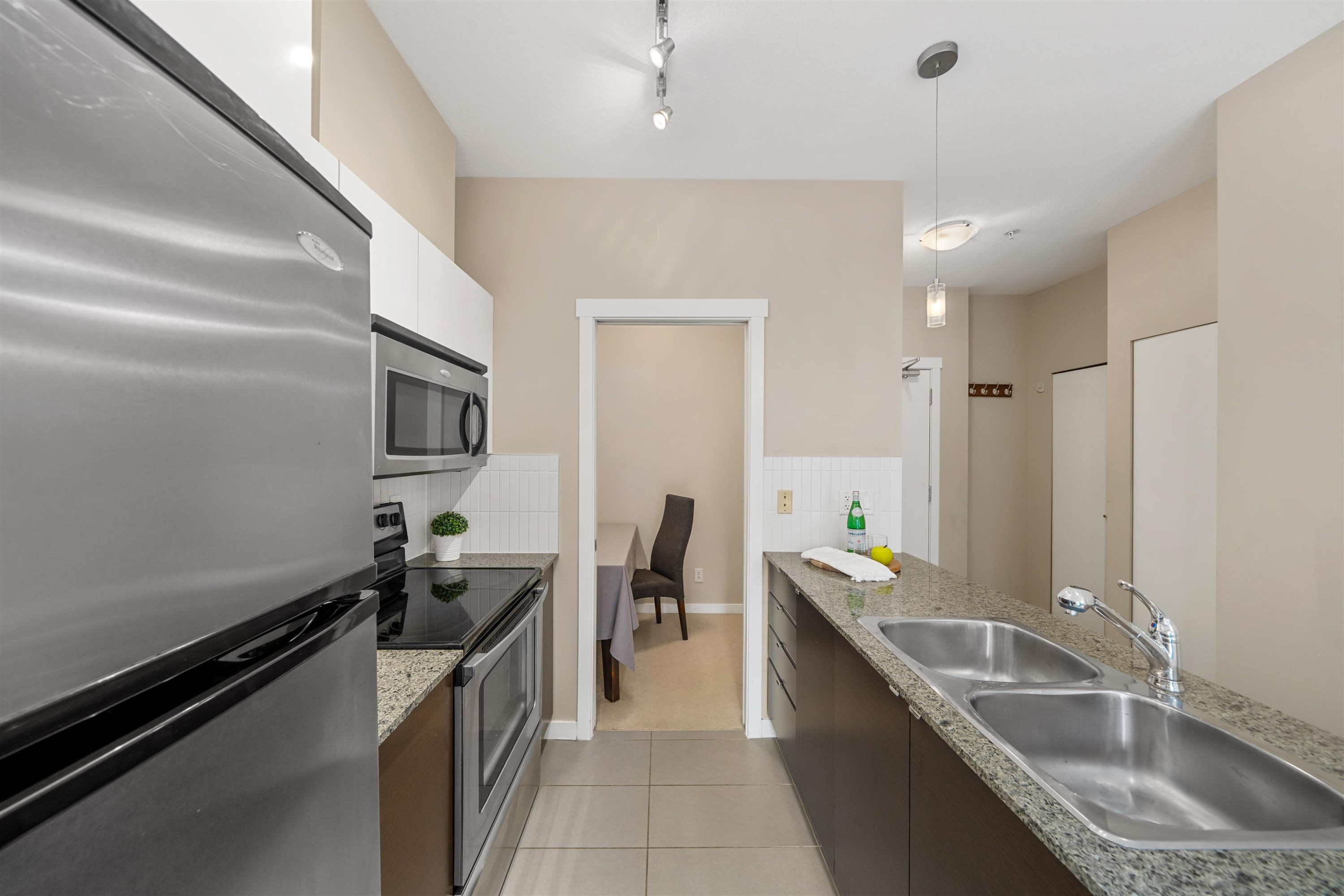 422-13733 107A Avenue, Surrey, BC