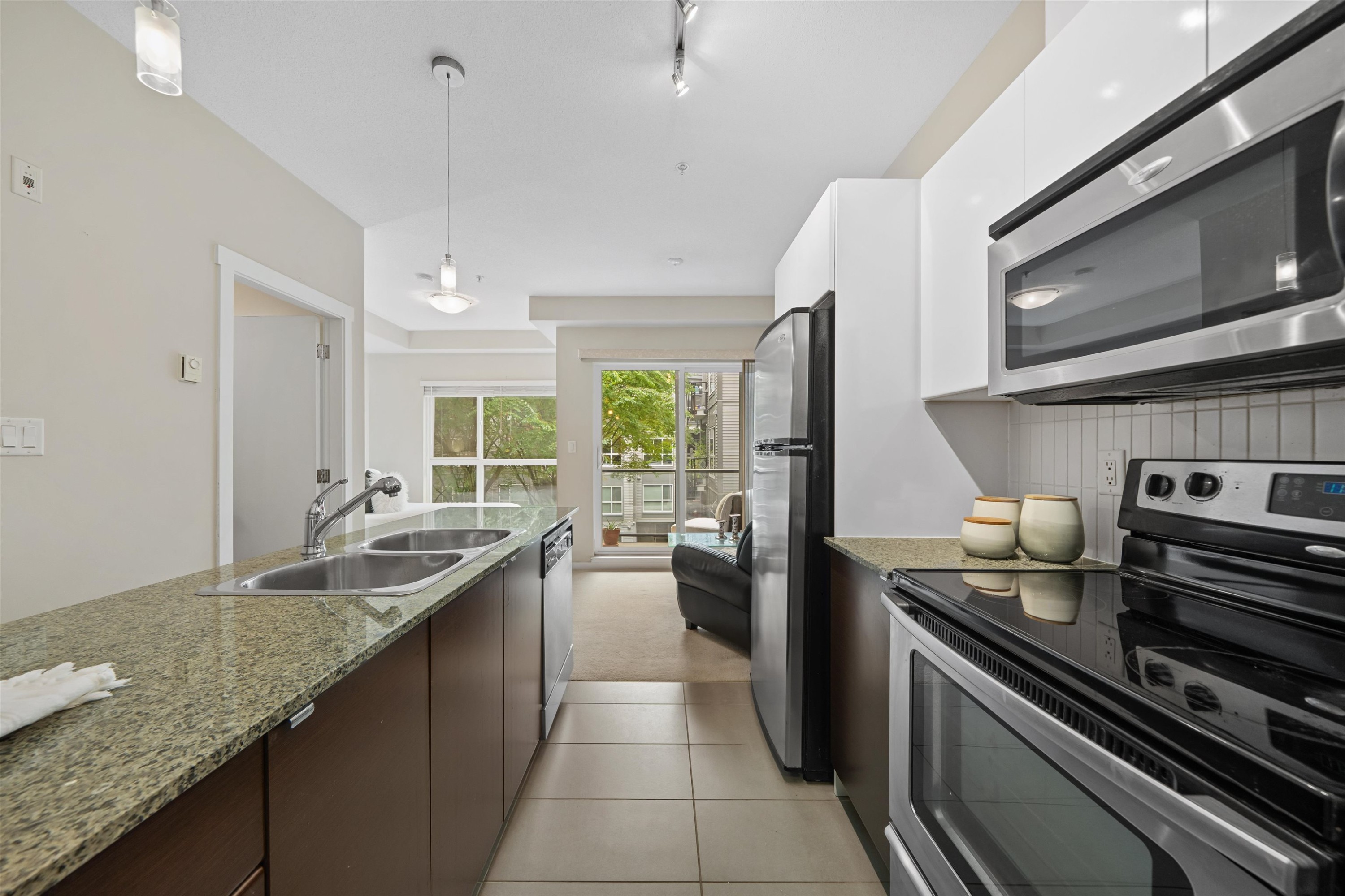 422-13733 107A Avenue, Surrey, BC