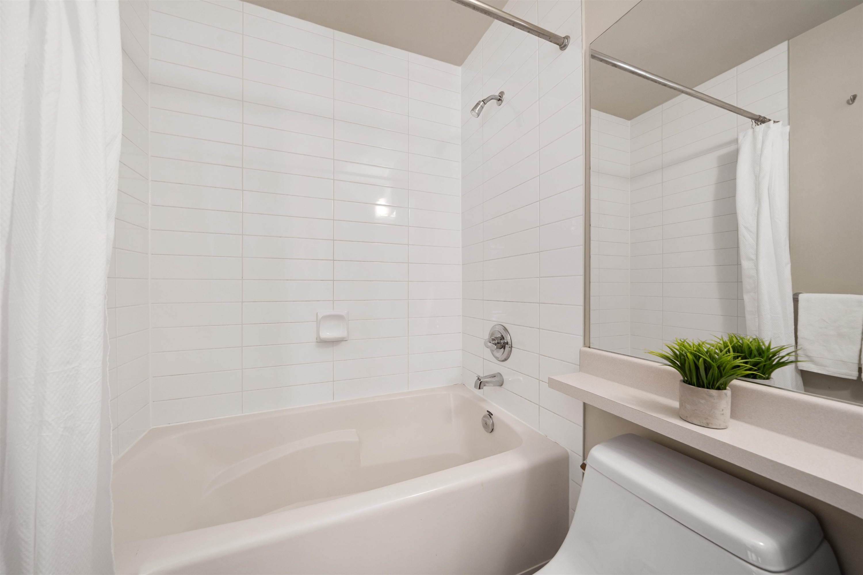 422-13733 107A Avenue, Surrey, BC