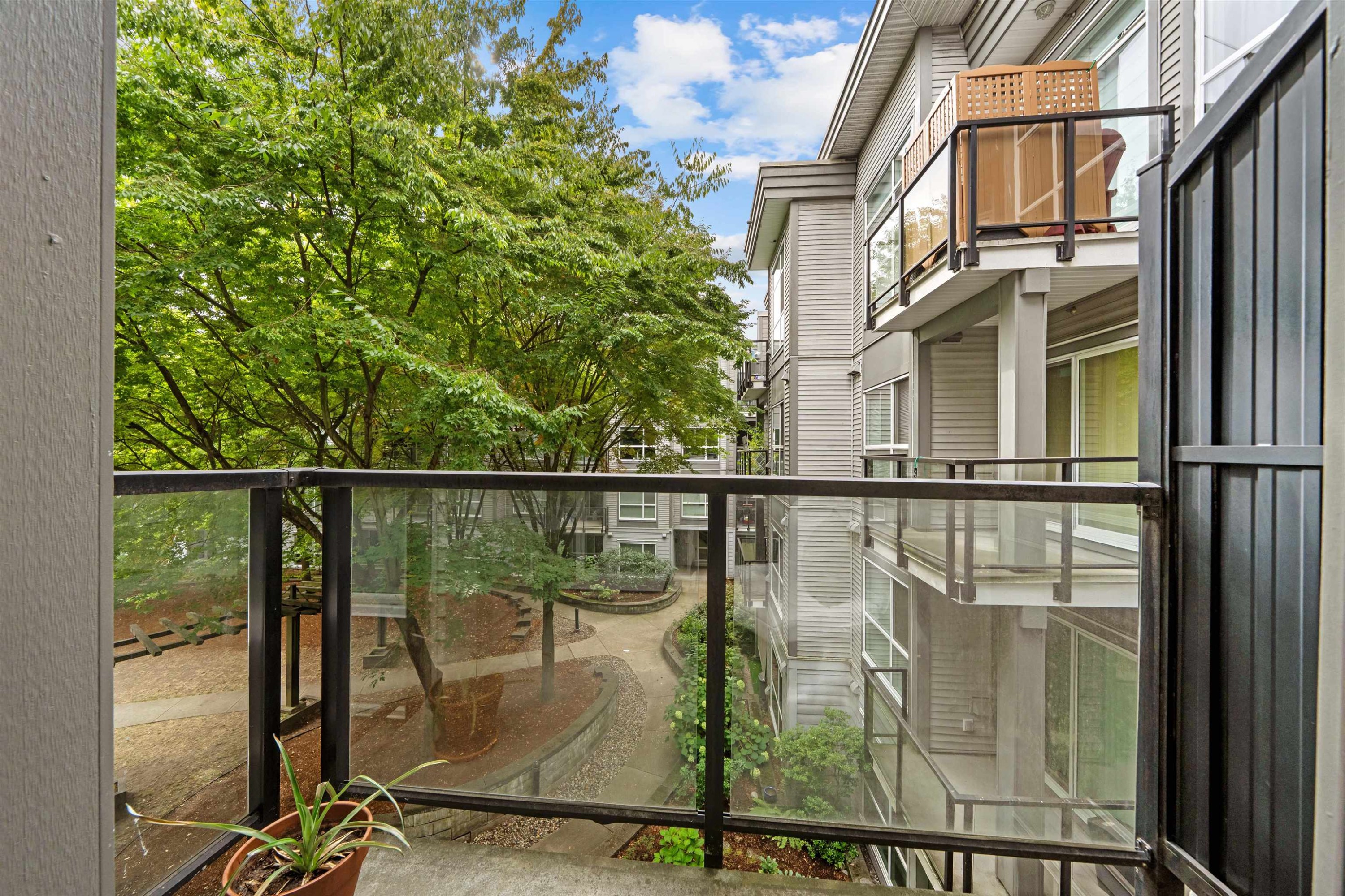 422-13733 107A Avenue, Surrey, BC