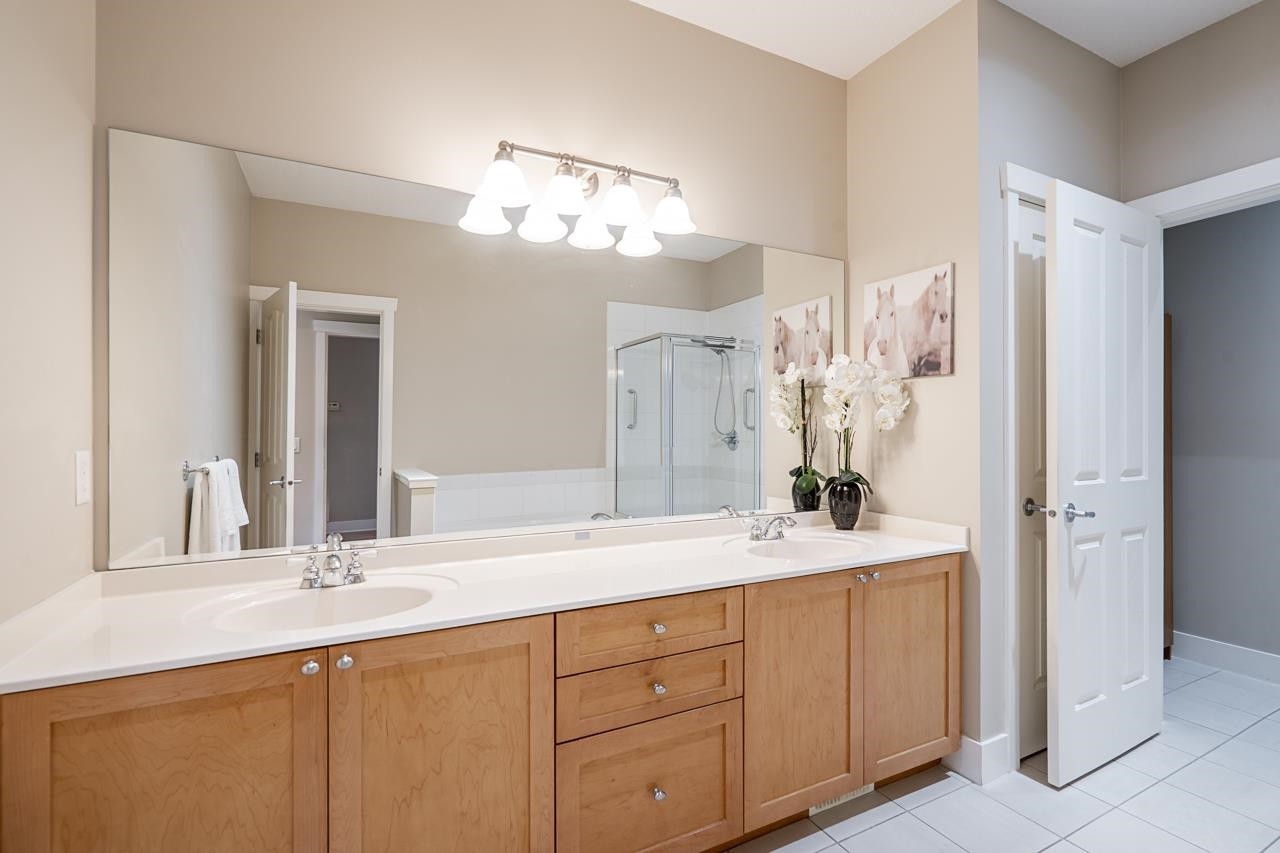 3-15425 Rosemary Heights Crescent, Surrey, BC
