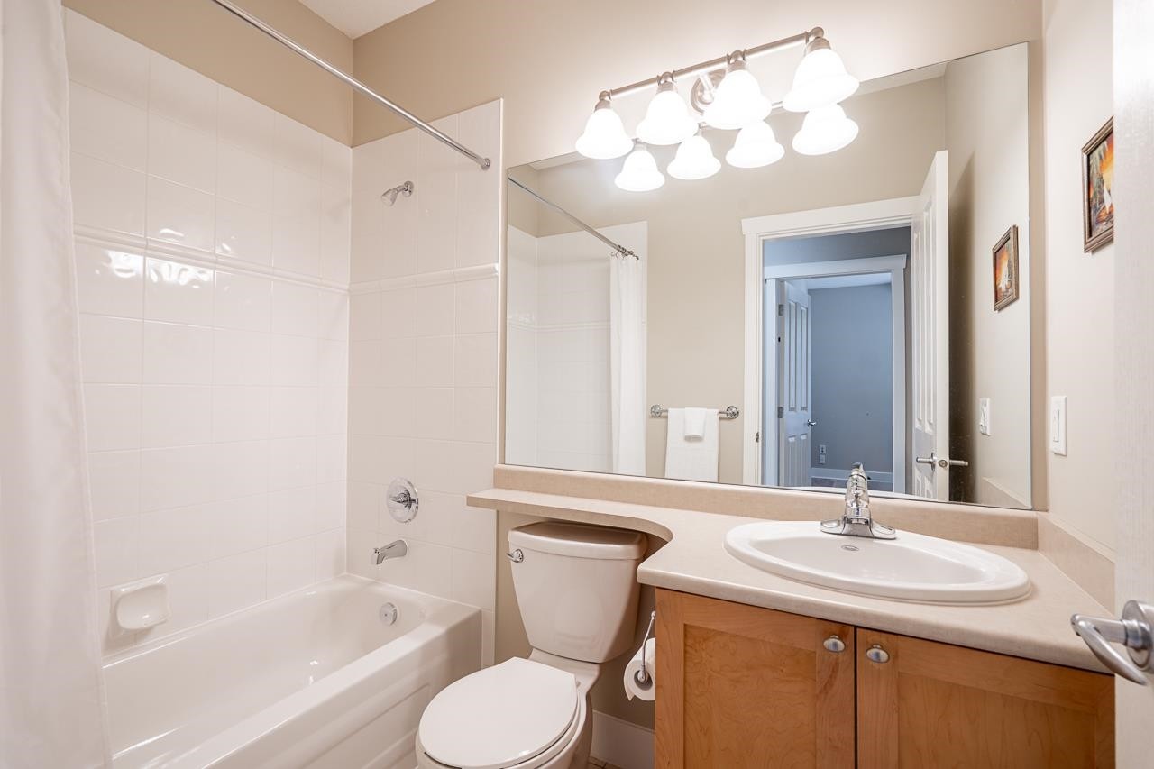 3-15425 Rosemary Heights Crescent, Surrey, BC
