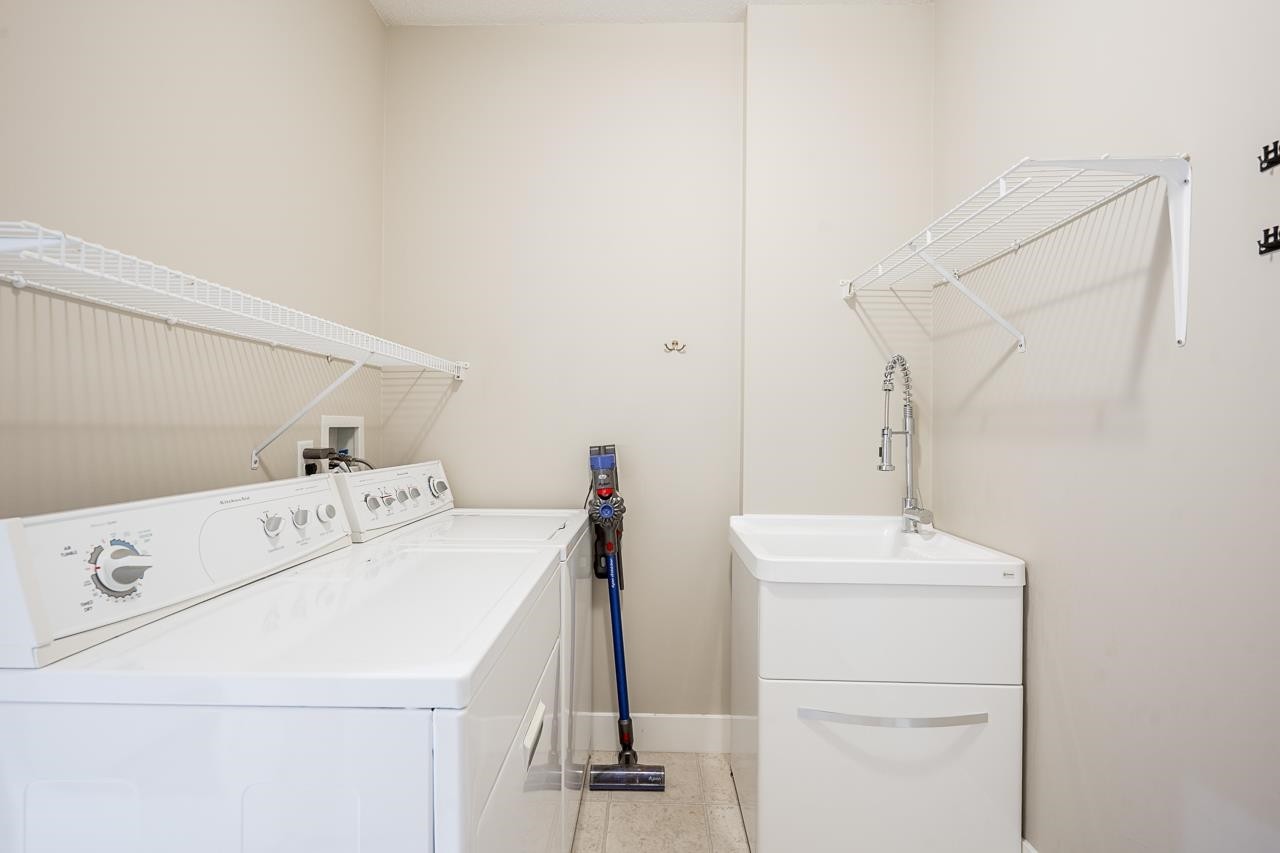 3-15425 Rosemary Heights Crescent, Surrey, BC