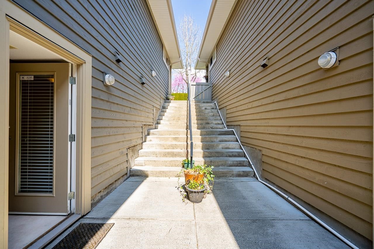 3-15425 Rosemary Heights Crescent, Surrey, BC