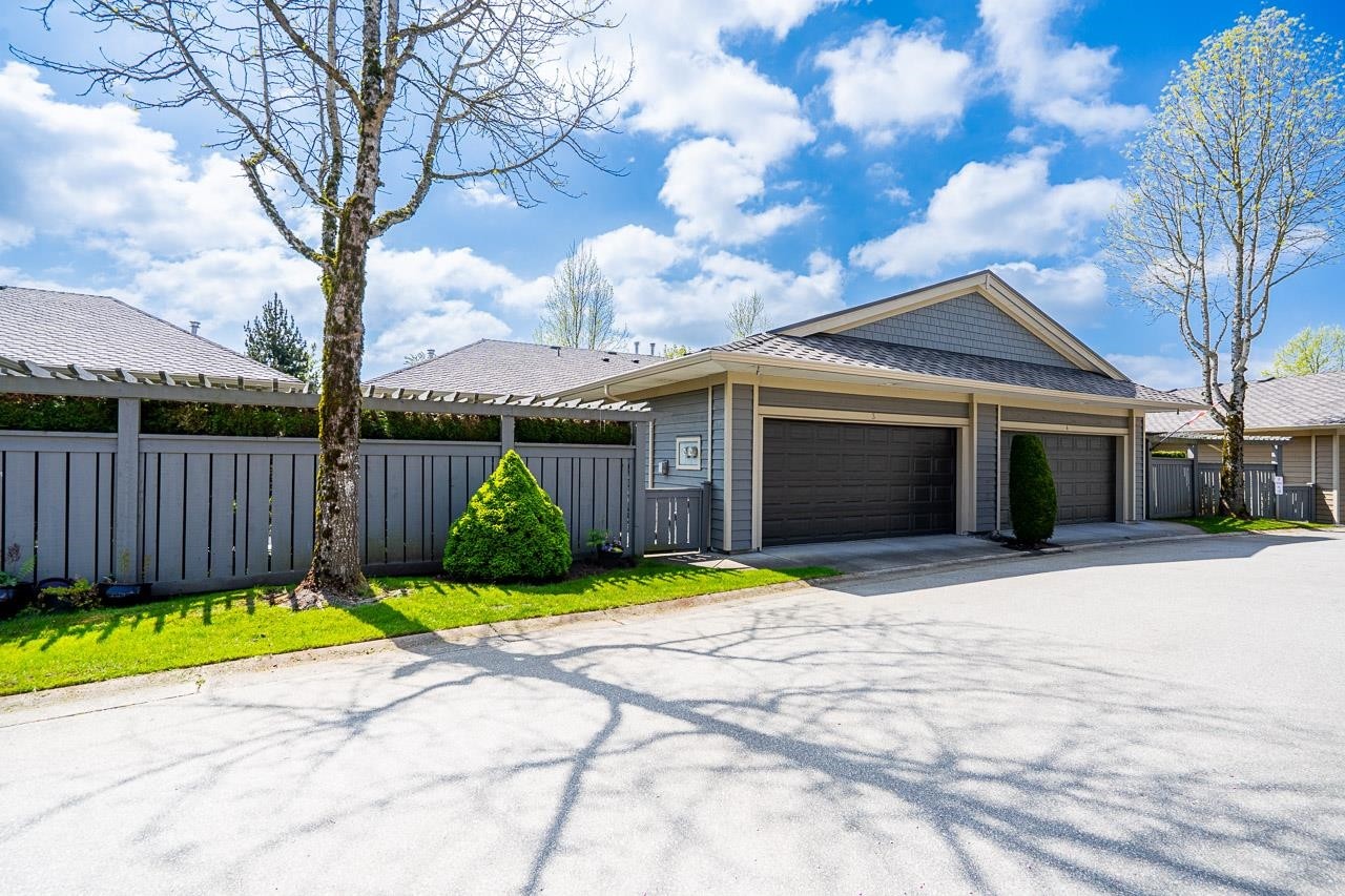 3-15425 Rosemary Heights Crescent, Surrey, BC