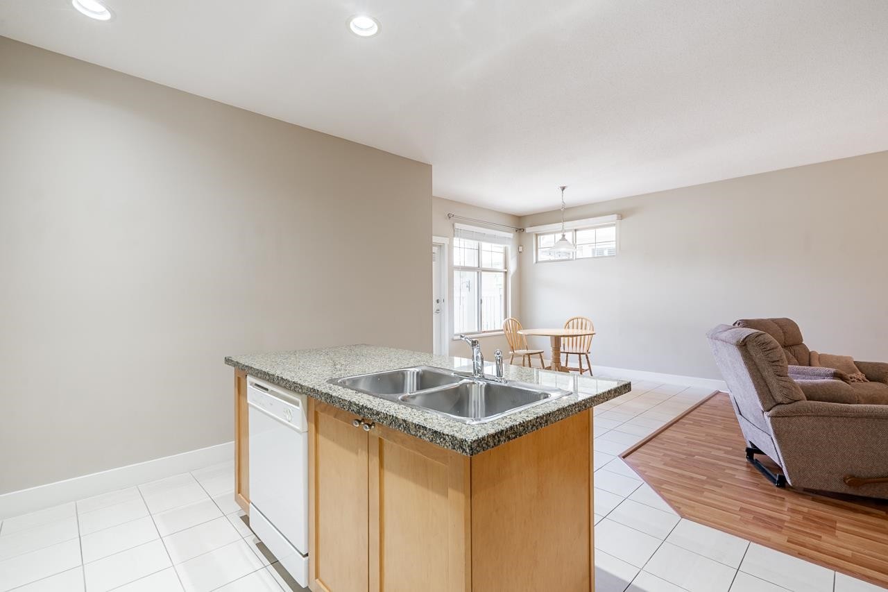 3-15425 Rosemary Heights Crescent, Surrey, BC