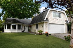 16281 11 Avenue Surrey, BC V4A 7W9