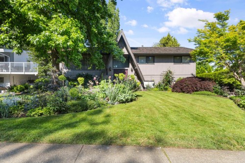 2475 Sugarpine Street  Abbotsford, BC V2T 3M7