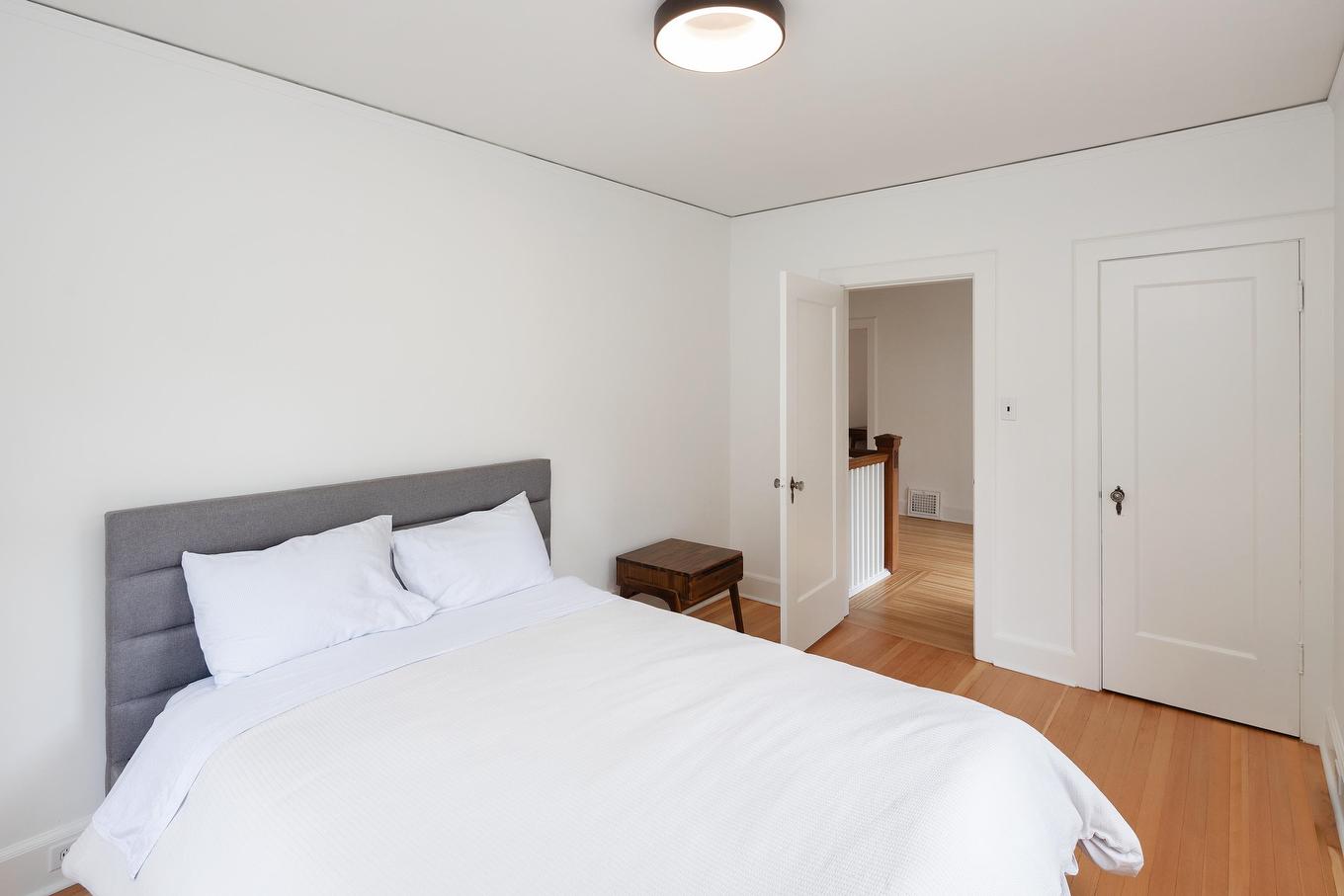 1121 16Th Avenue W, Vancouver, BC