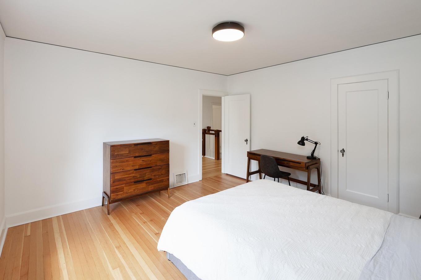 1121 16Th Avenue W, Vancouver, BC