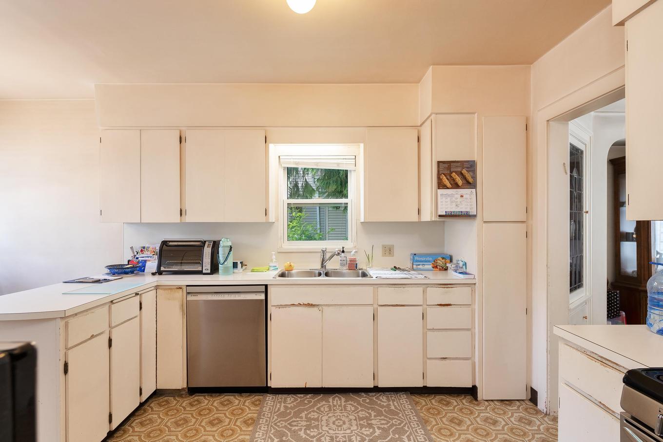 1121 16Th Avenue W, Vancouver, BC