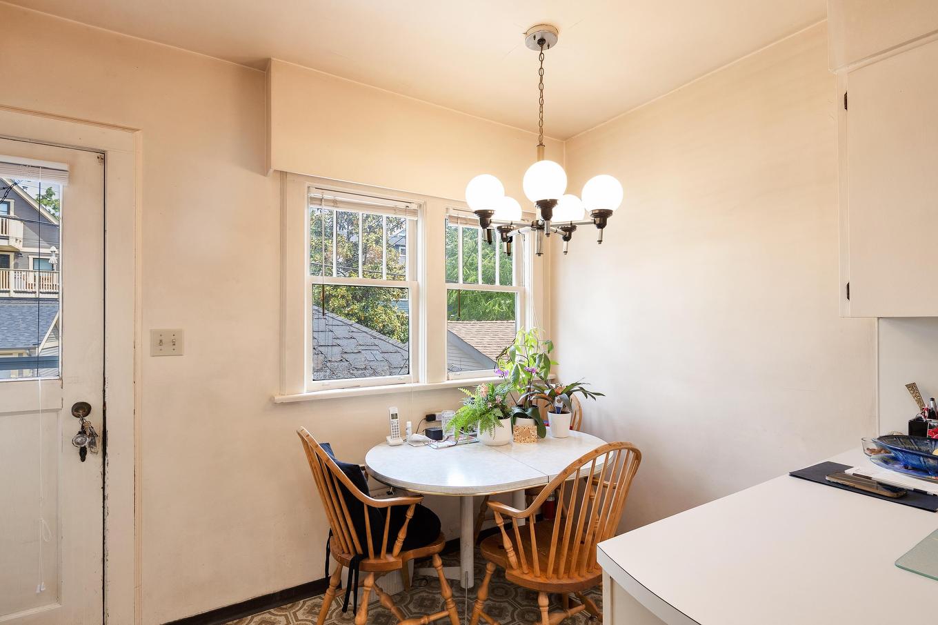 1121 16Th Avenue W, Vancouver, BC