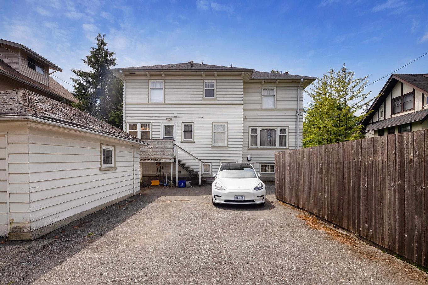 1121 16Th Avenue W, Vancouver, BC