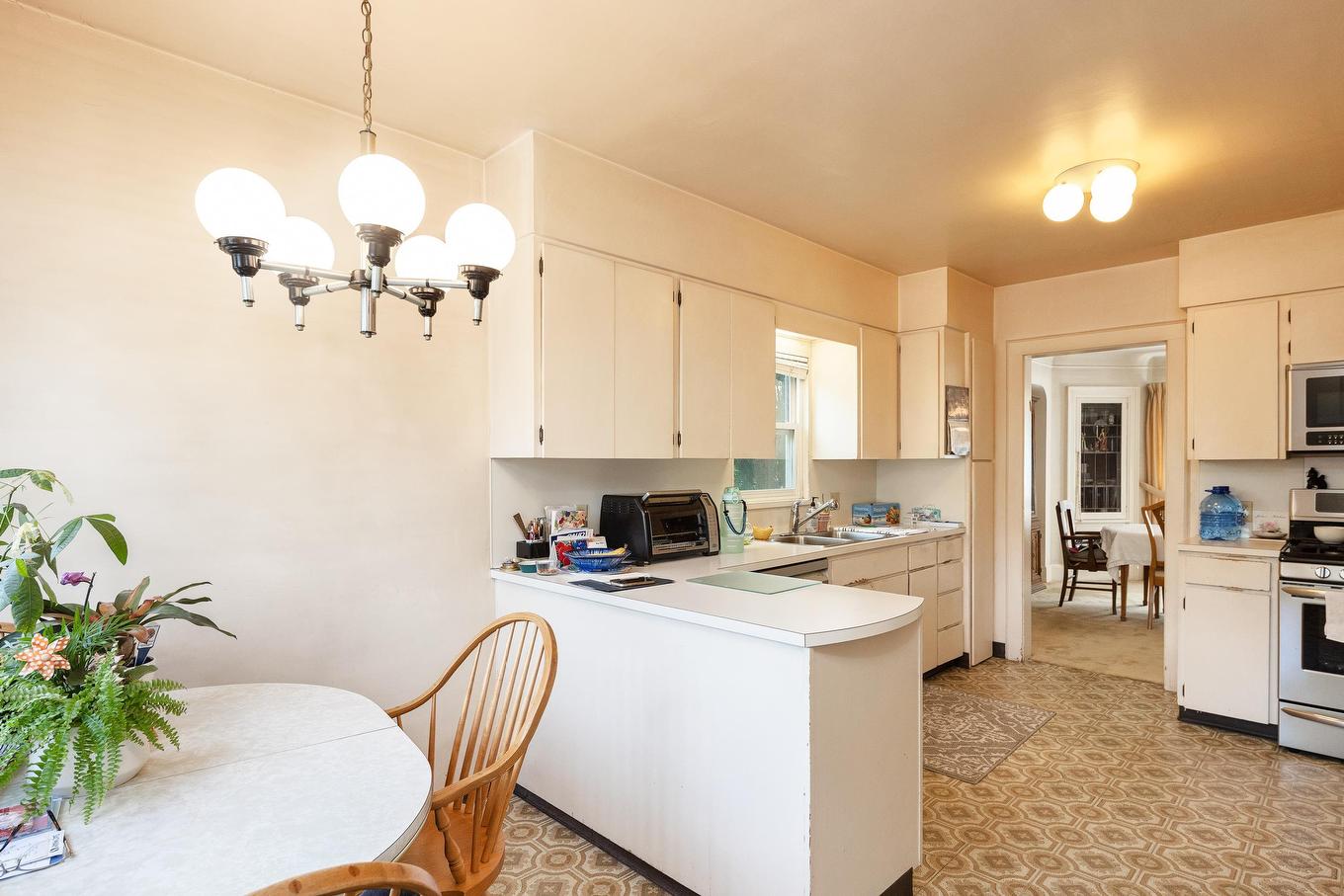 1121 16Th Avenue W, Vancouver, BC