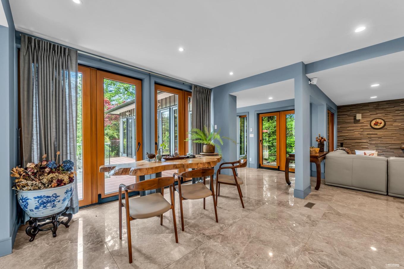 340 Southborough Drive, West Vancouver, BC