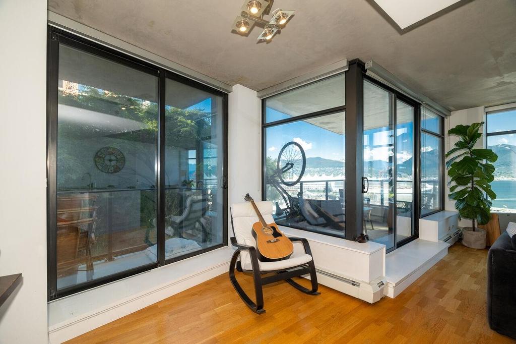 1209-108 Cordova Street W, Vancouver, BC