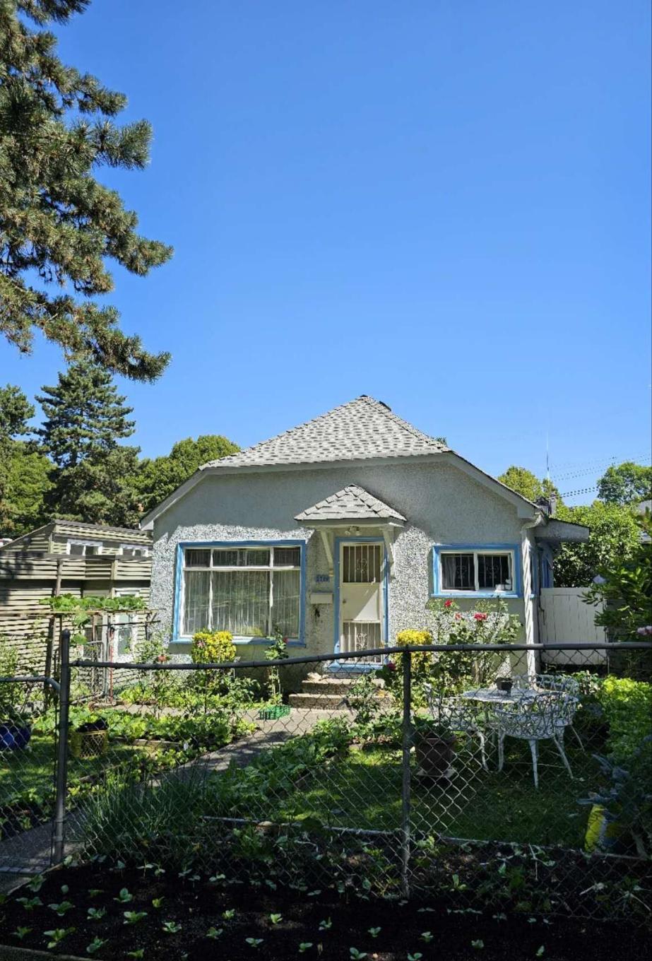 2719 Duke Street, Vancouver, BC